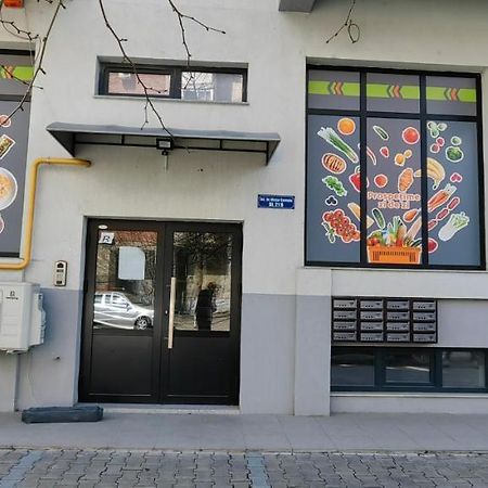 Apartament 1 Mai Bloc Nou-Self Check-In Крайова Экстерьер фото