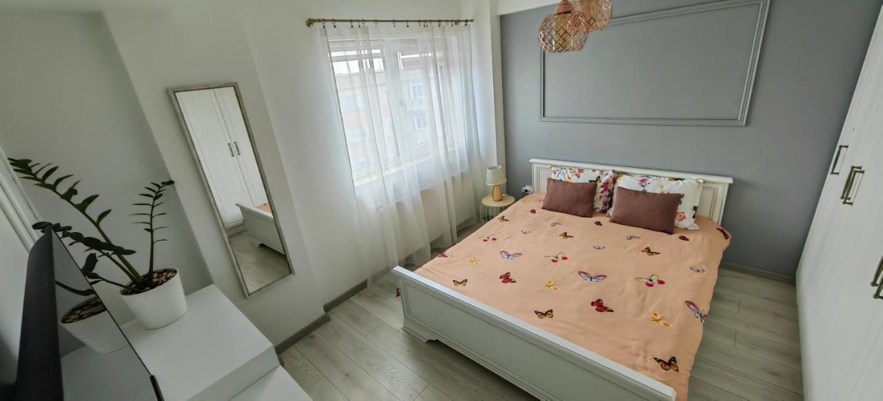 Apartament 1 Mai Bloc Nou-Self Check-In Крайова Экстерьер фото