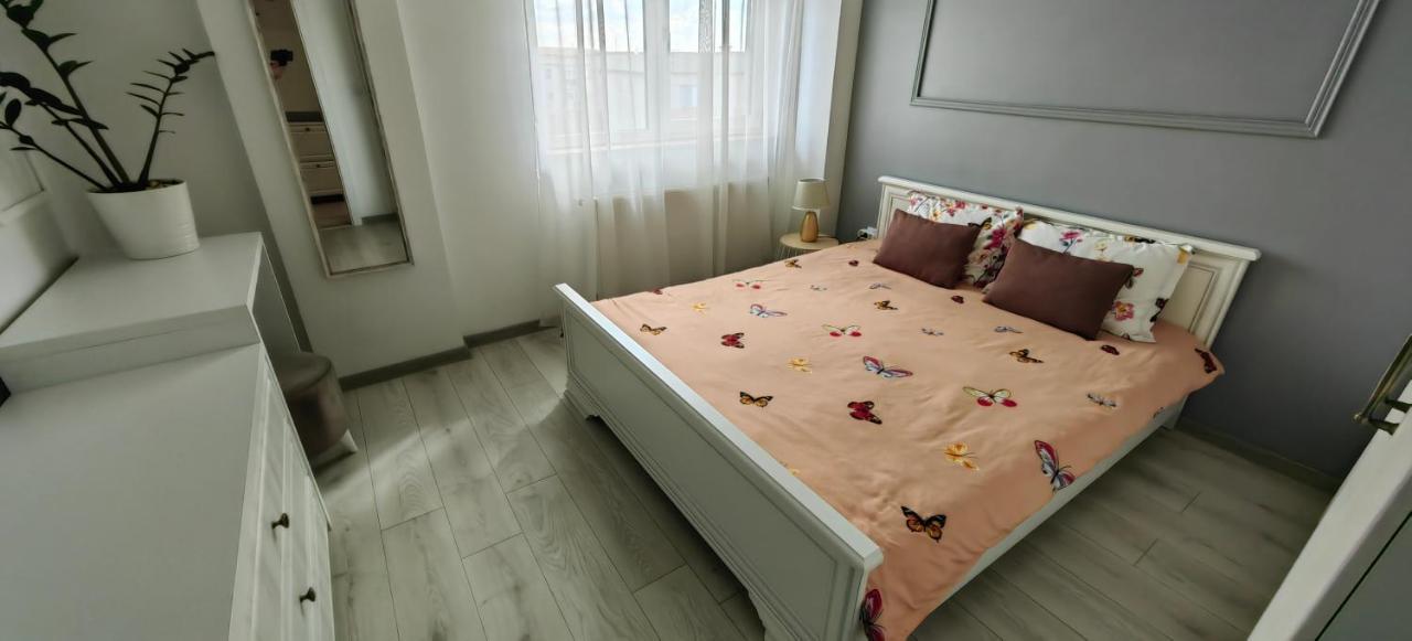 Apartament 1 Mai Bloc Nou-Self Check-In Крайова Экстерьер фото