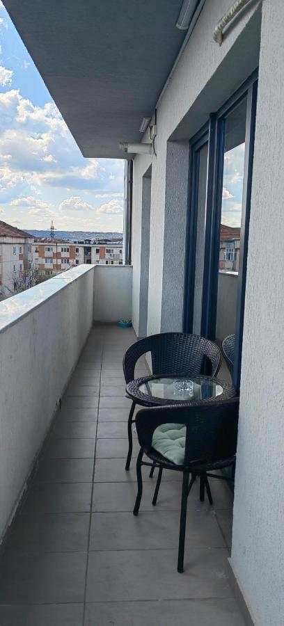 Apartament 1 Mai Bloc Nou-Self Check-In Крайова Экстерьер фото