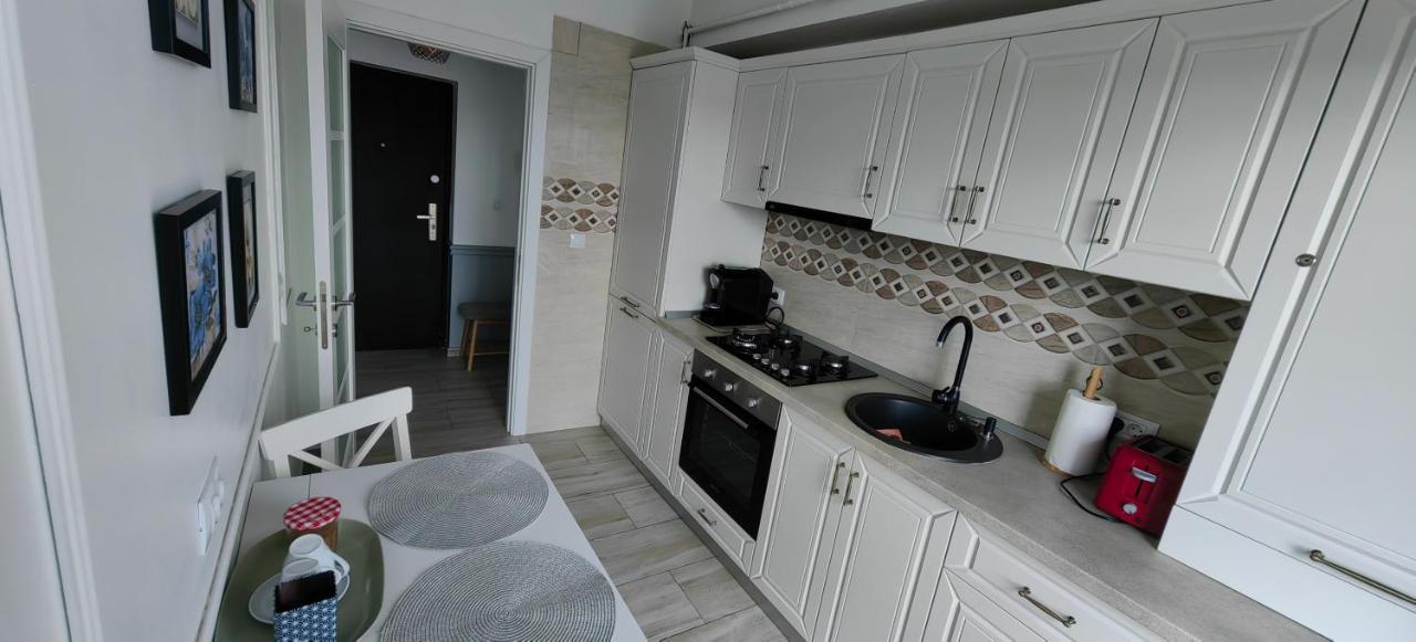 Apartament 1 Mai Bloc Nou-Self Check-In Крайова Экстерьер фото